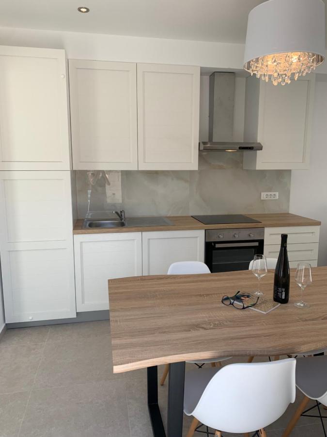 Citrine Apartment กอร์จูลา ภายนอก รูปภาพ